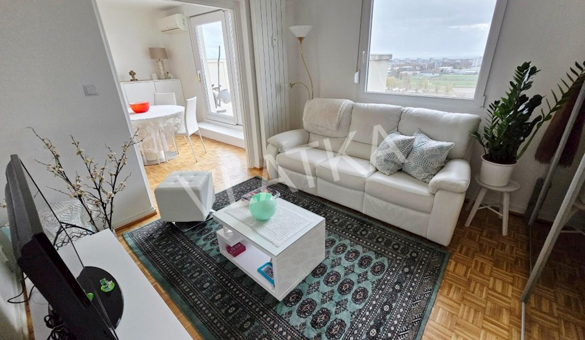 CVJETNO NASLJE: 3-SOBNO STANOVANJE Z BALKONOM IN ČUDOVITIM RAZGLEDOM