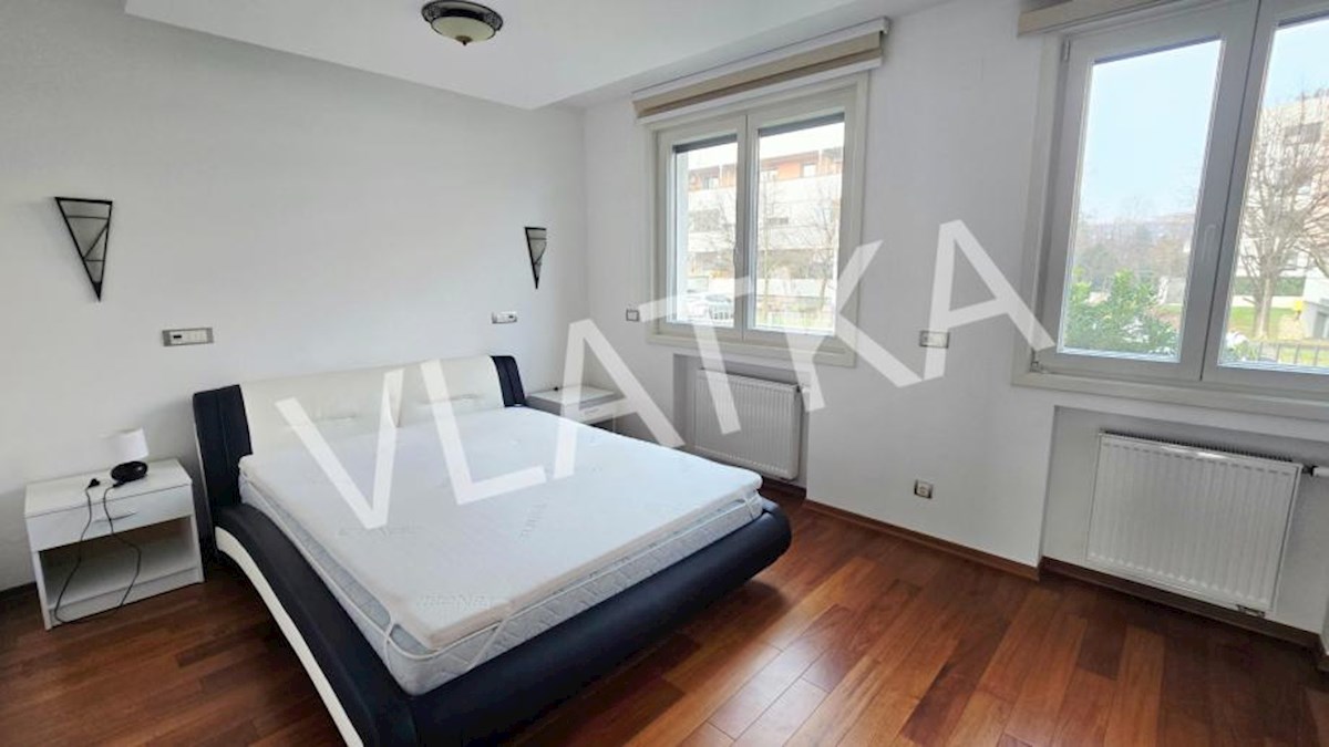 LUKSUZNO 6-SOBNO STANOVANJE Z VRTOM V BLIŽINI AMERIŠKE ŠOLE