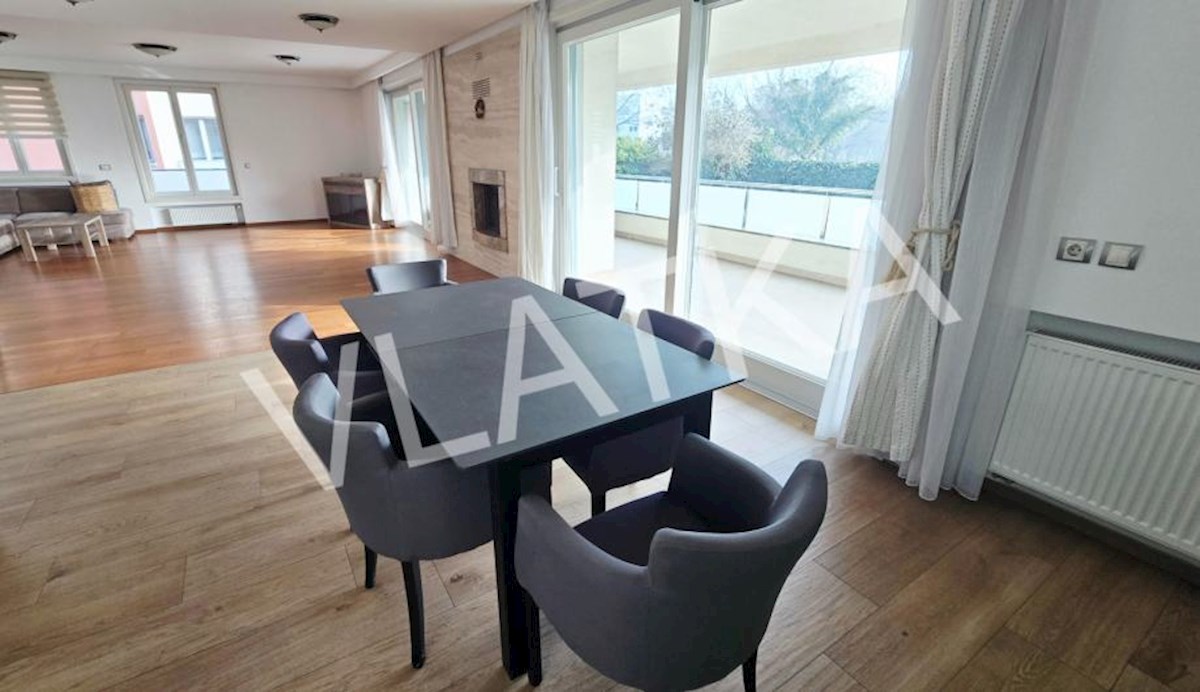 LUKSUZNO 6-SOBNO STANOVANJE Z VRTOM V BLIŽINI AMERIŠKE ŠOLE