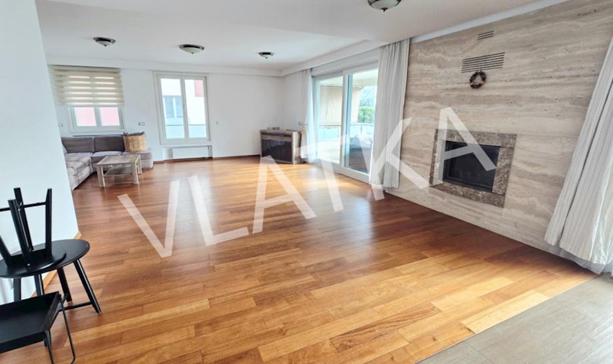 LUKSUZNO 6-SOBNO STANOVANJE Z VRTOM V BLIŽINI AMERIŠKE ŠOLE