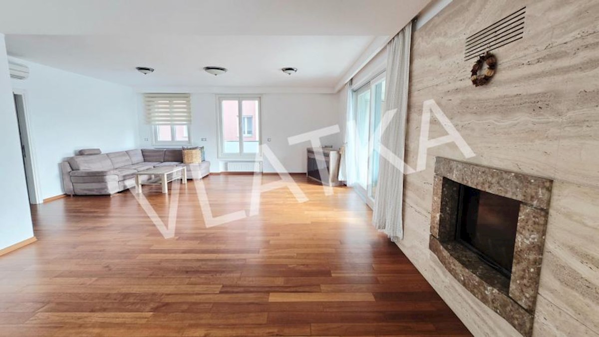 LUKSUZNO 6-SOBNO STANOVANJE Z VRTOM V BLIŽINI AMERIŠKE ŠOLE