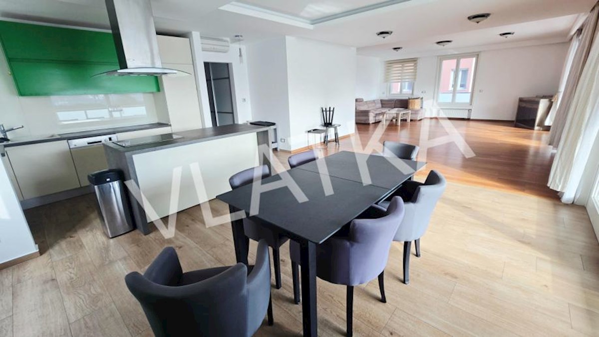 LUKSUZNO 6-SOBNO STANOVANJE Z VRTOM V BLIŽINI AMERIŠKE ŠOLE