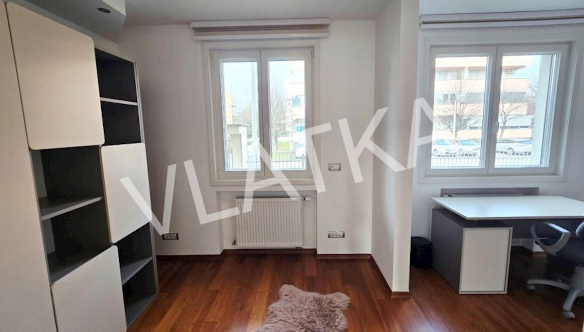 LUKSUZNO 6-SOBNO STANOVANJE Z VRTOM V BLIŽINI AMERIŠKE ŠOLE