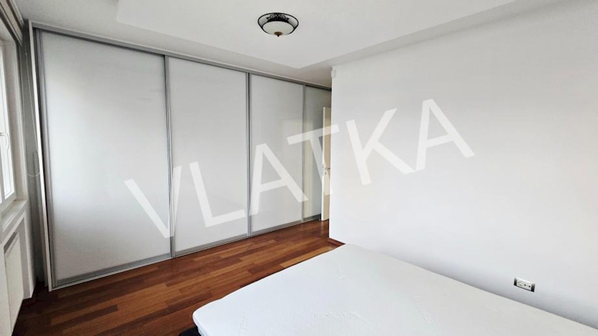 LUKSUZNO 6-SOBNO STANOVANJE Z VRTOM V BLIŽINI AMERIŠKE ŠOLE