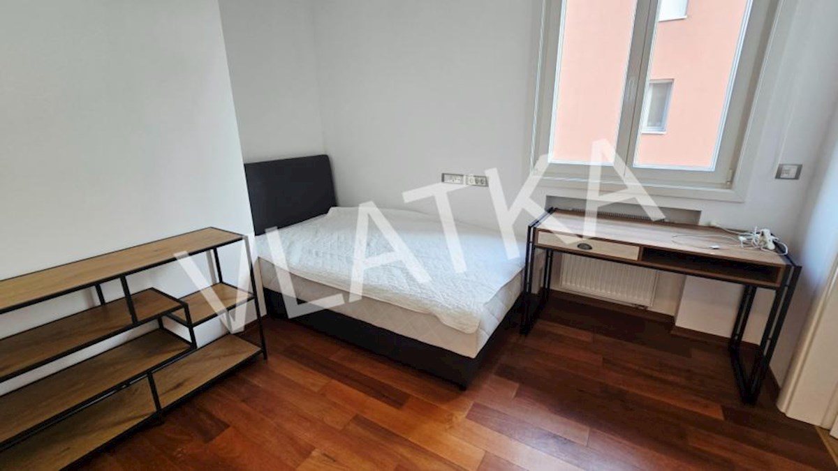 LUKSUZNO 6-SOBNO STANOVANJE Z VRTOM V BLIŽINI AMERIŠKE ŠOLE