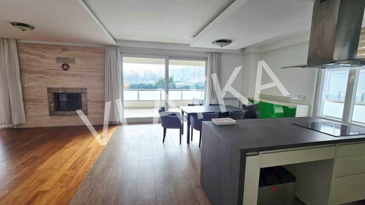 LUKSUZNO 6-SOBNO STANOVANJE Z VRTOM V BLIŽINI AMERIŠKE ŠOLE