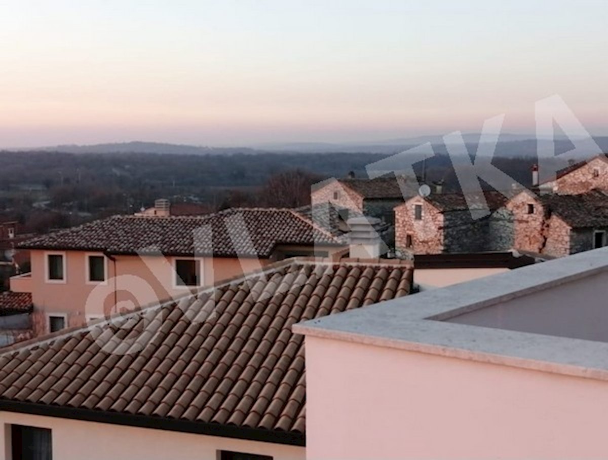 SVEŽE OPREMLJENO 3-SOBNO STANOVANJE V ŠARMANTNI KAMNITI HIŠI V ISTRI
