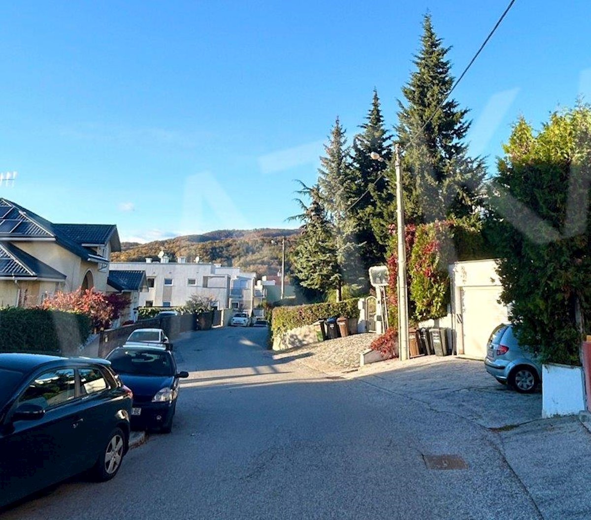 ATRAKTIVNA NOVOGRADNJA: 3-SOBNO STANOVANJE Z LASTNIM VRTOM IN GARAŽO (ŠESTINE)
