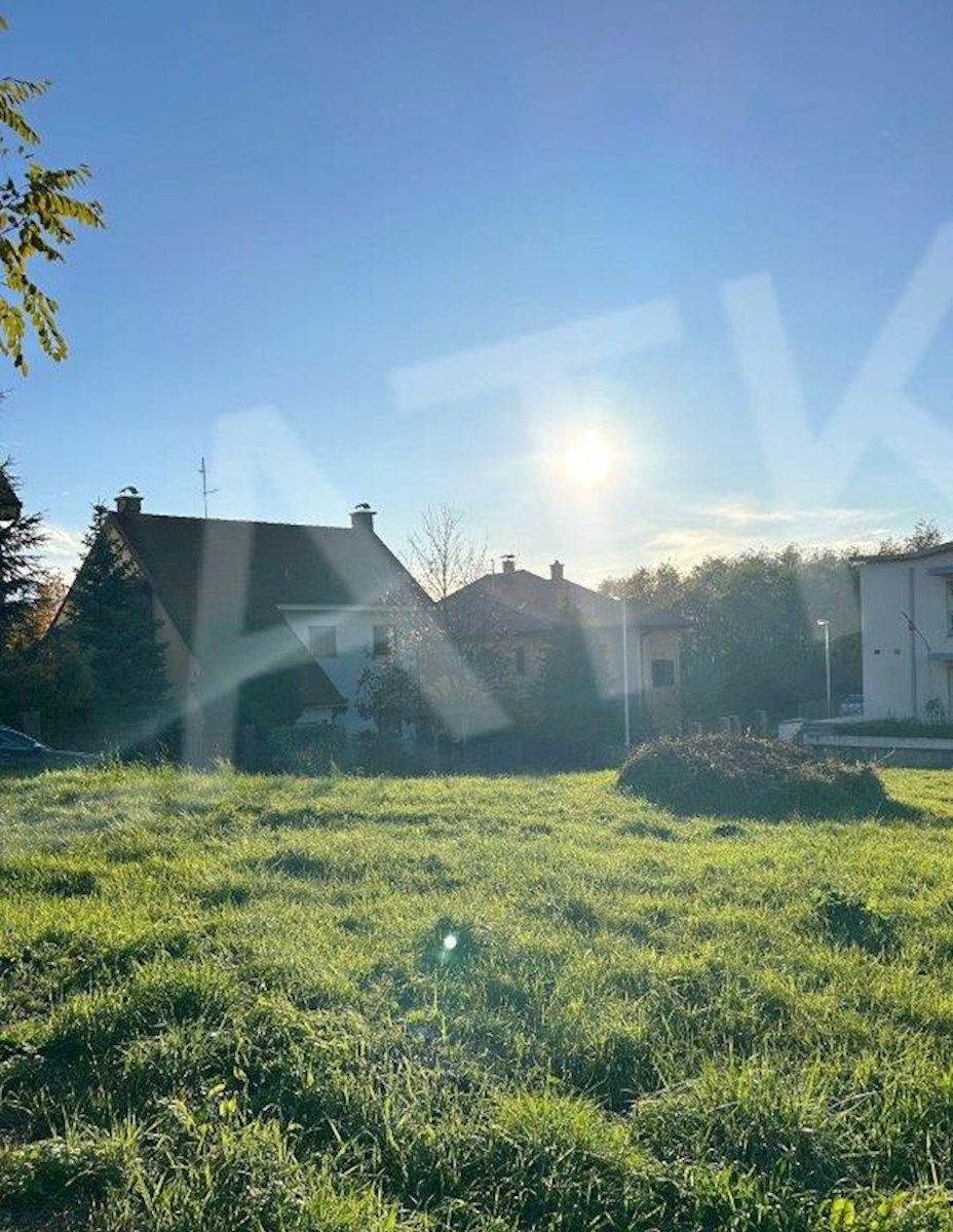 ATRAKTIVNA NOVOGRADNJA: 3-SOBNO STANOVANJE Z LASTNIM VRTOM IN GARAŽO (ŠESTINE)