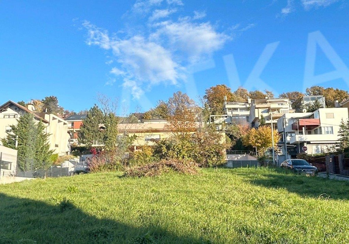 ATRAKTIVNA NOVOGRADNJA: 3-SOBNO STANOVANJE Z LASTNIM VRTOM IN GARAŽO (ŠESTINE)