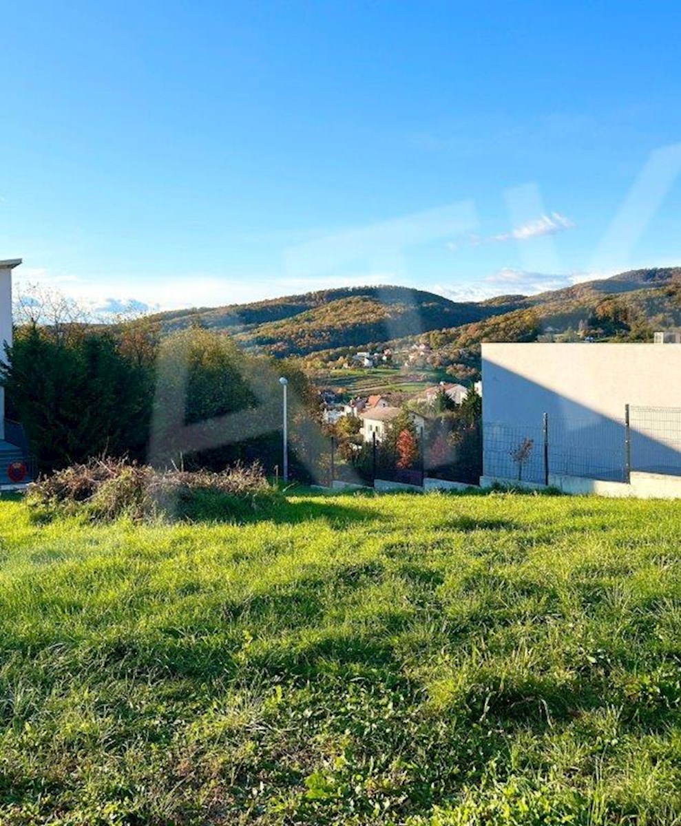 ATRAKTIVNA NOVOGRADNJA: 3-SOBNO STANOVANJE Z LASTNIM VRTOM IN GARAŽO (ŠESTINE)