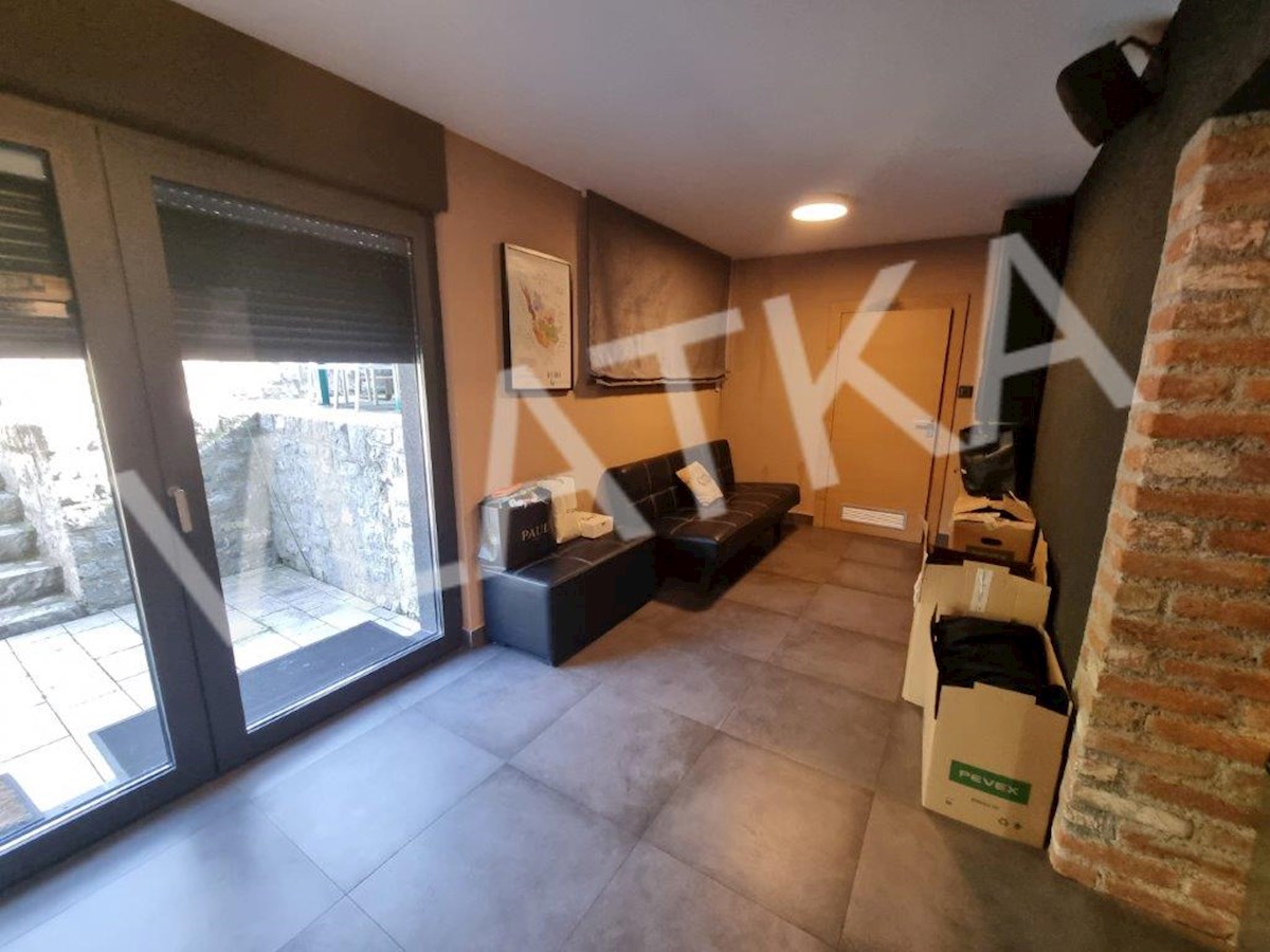 LUKSUZNA VILLA MLINOVI S 5 PARKIRNIMI MESTMI
