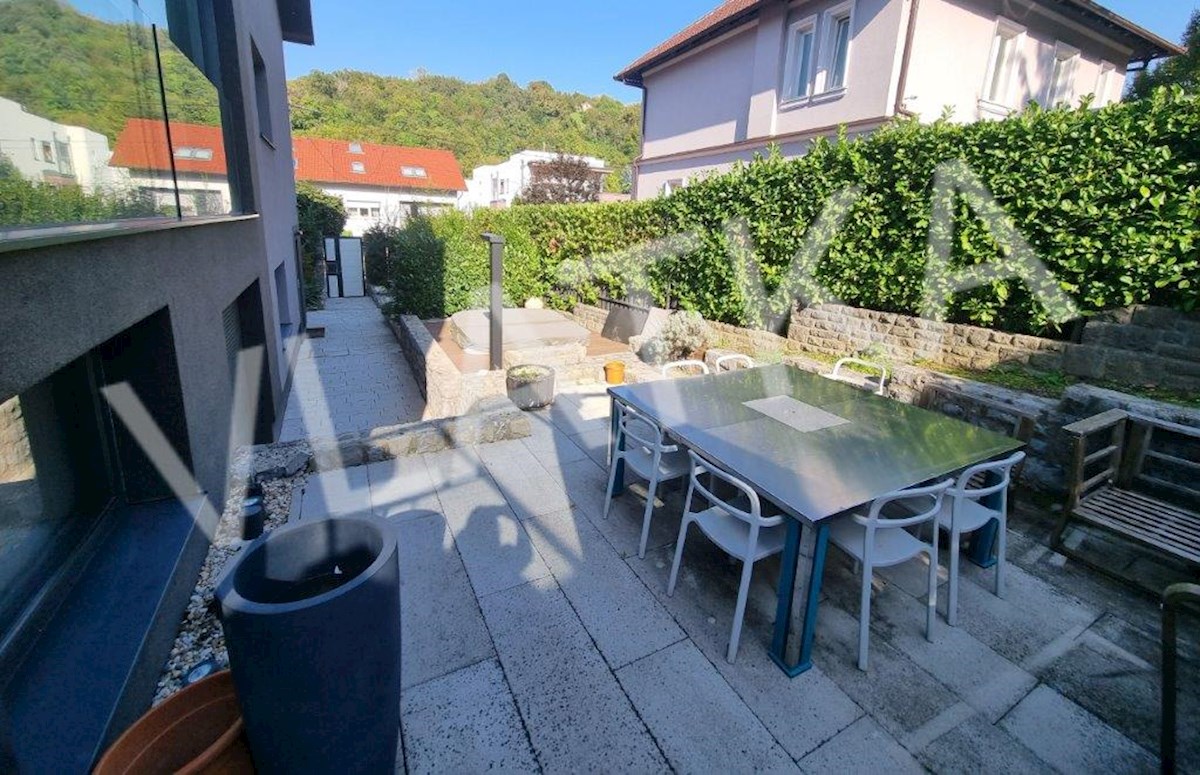 LUKSUZNA VILLA MLINOVI S 5 PARKIRNIMI MESTMI