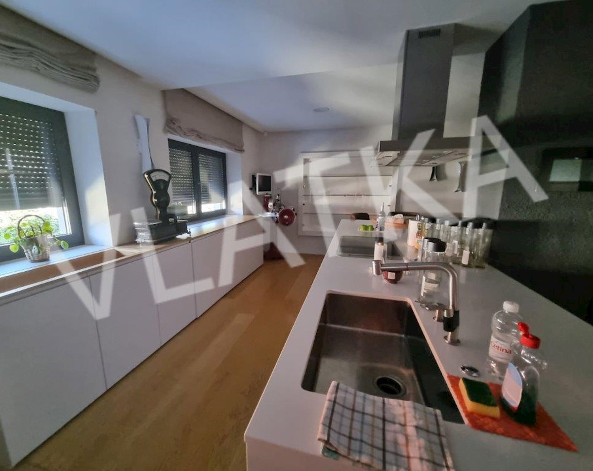LUKSUZNA VILLA MLINOVI S 5 PARKIRNIMI MESTMI