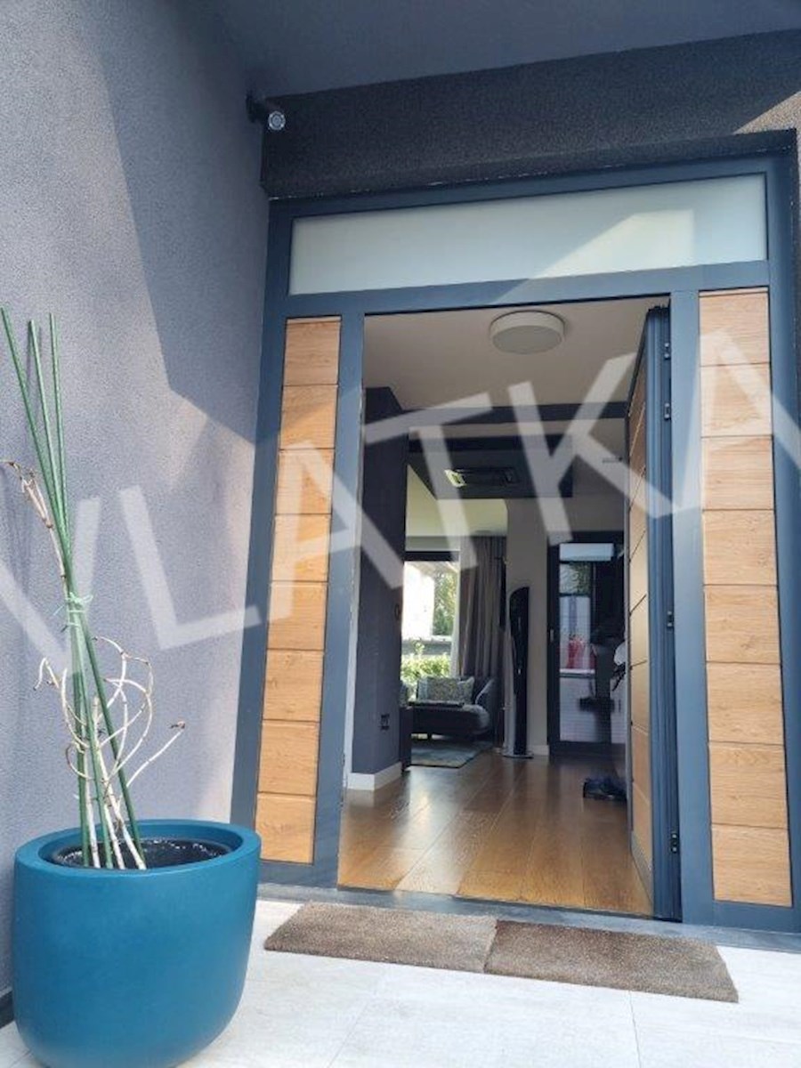 LUKSUZNA VILLA MLINOVI S 5 PARKIRNIMI MESTMI