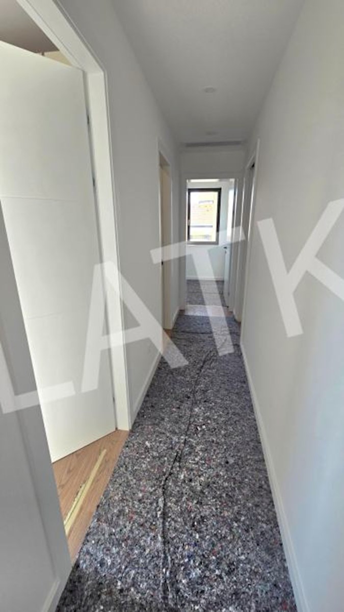 NOVOGRADNJA: 4-SOBNO STANOVANJE Z VRTOM V MAKSIMIRJU