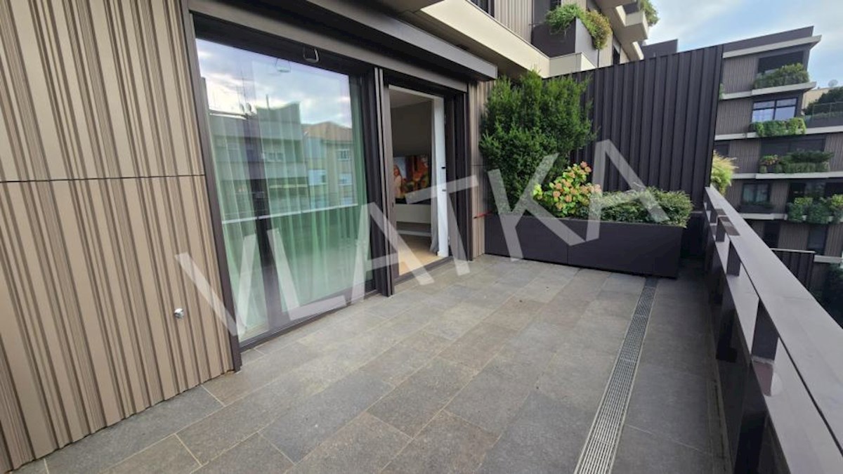 LUKSUZNO 3-SOBNO STANOVANJE S TERASO IN 2 GARAŽNIMA MESTIMA V PARKU KNEŽEVA