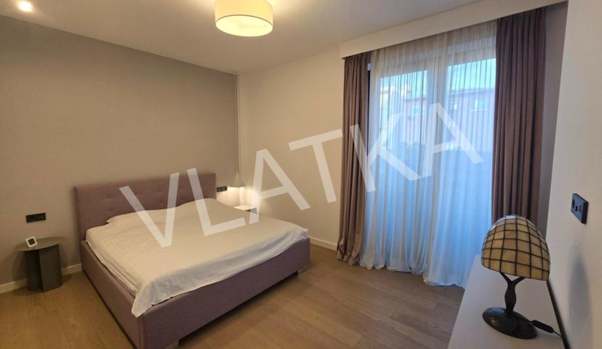 LUKSUZNO 3-SOBNO STANOVANJE S TERASO IN 2 GARAŽNIMA MESTIMA V PARKU KNEŽEVA