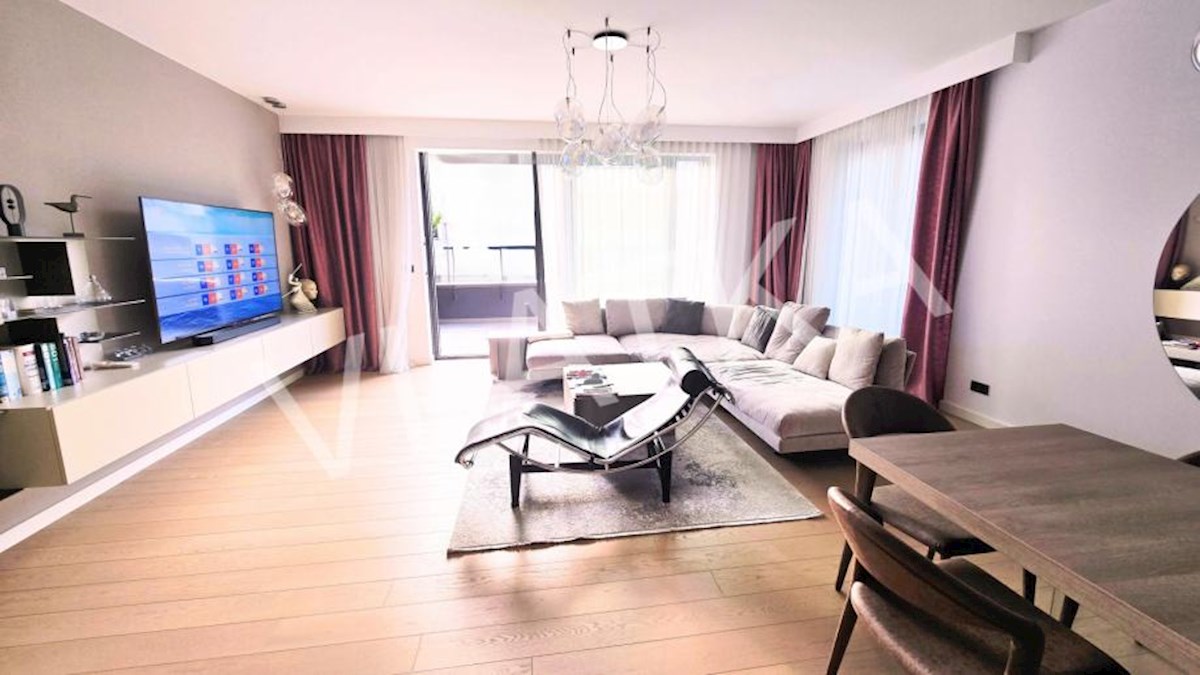 LUKSUZNO 3-SOBNO STANOVANJE S TERASO IN 2 GARAŽNIMA MESTIMA V PARKU KNEŽEVA