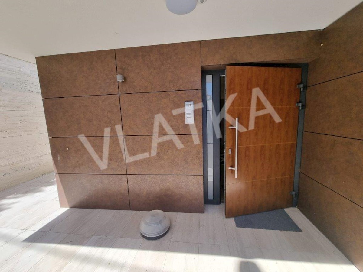 9-SOBNA MODERNA HIŠA V MLINOVIH