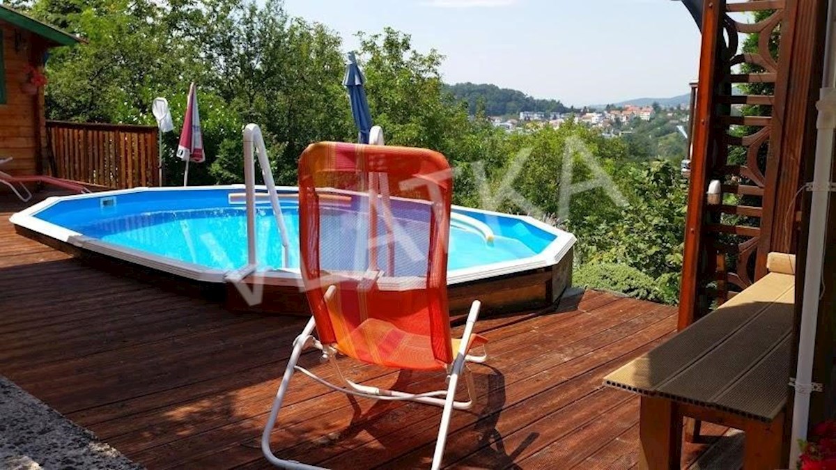IDILIČEN VRHOVEC: 2 HIŠI Z BAZENOM IN RAZGLEDOM + GRADNJA 3. HIŠE!