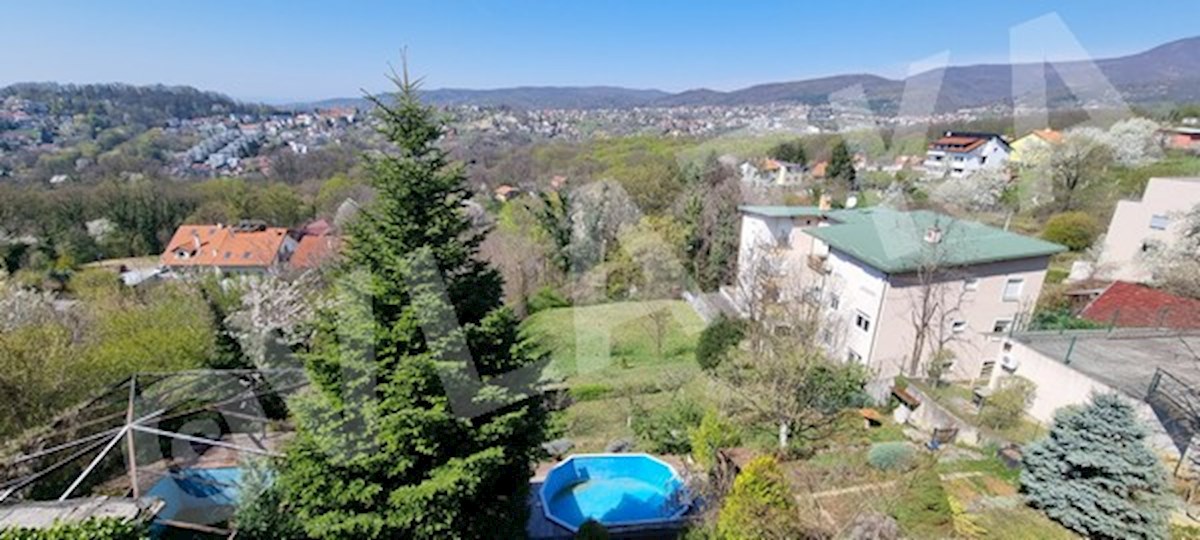 IDILIČEN VRHOVEC: 2 HIŠI Z BAZENOM IN RAZGLEDOM + GRADNJA 3. HIŠE!