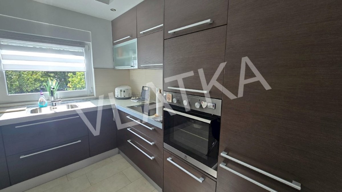 MODERNO 3-SOBNO STANOVANJE NA ODLIČNI LOKACIJI – PODSLJEME