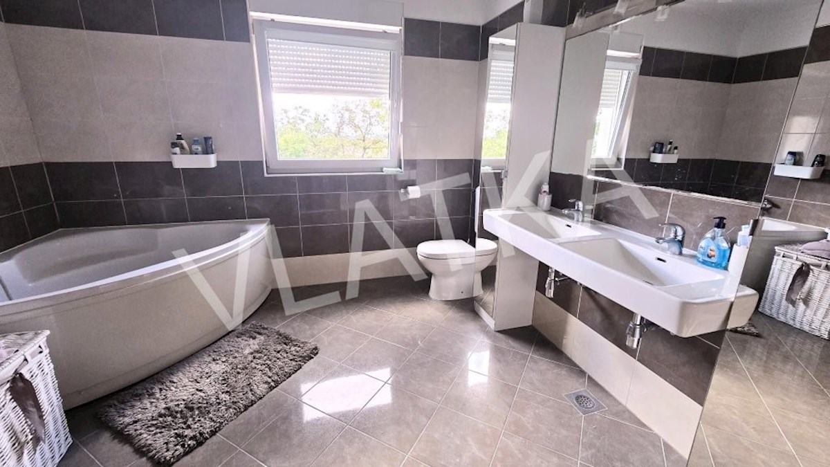 MODERNO 3-SOBNO STANOVANJE NA ODLIČNI LOKACIJI – PODSLJEME