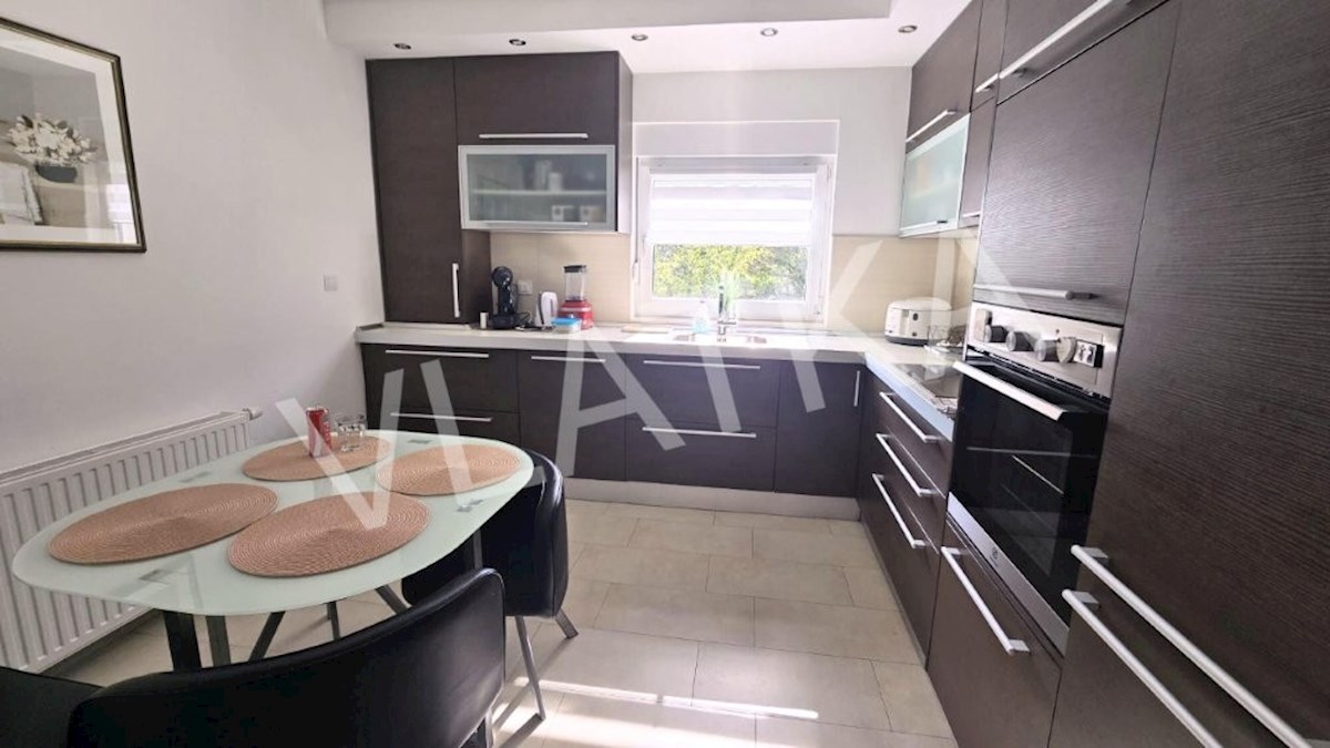 MODERNO 3-SOBNO STANOVANJE NA ODLIČNI LOKACIJI – PODSLJEME