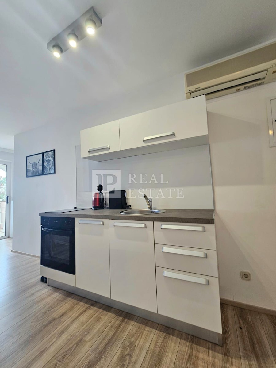 CRIKVENICA - apartma 200m od morja