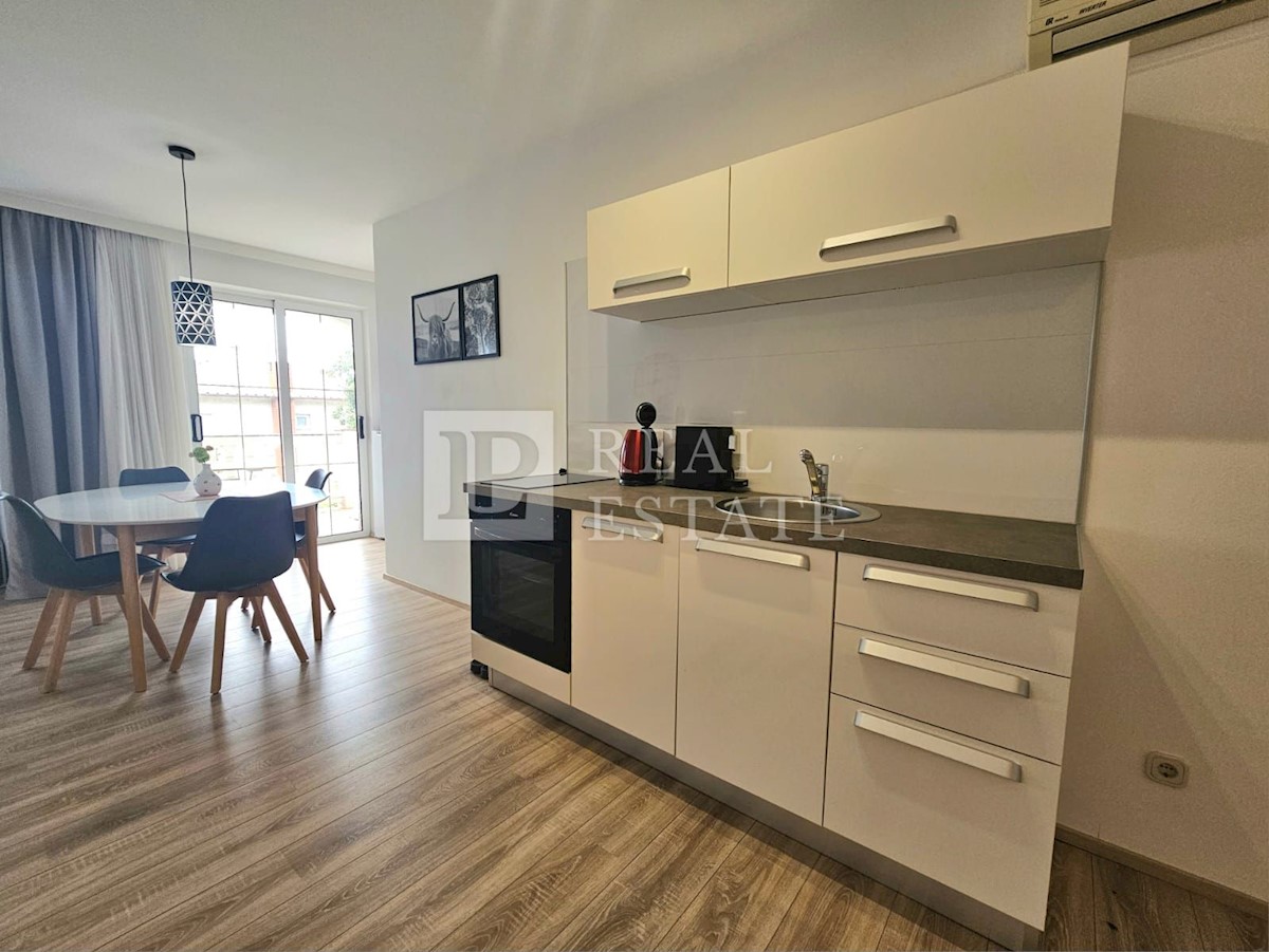 CRIKVENICA - apartma 200m od morja