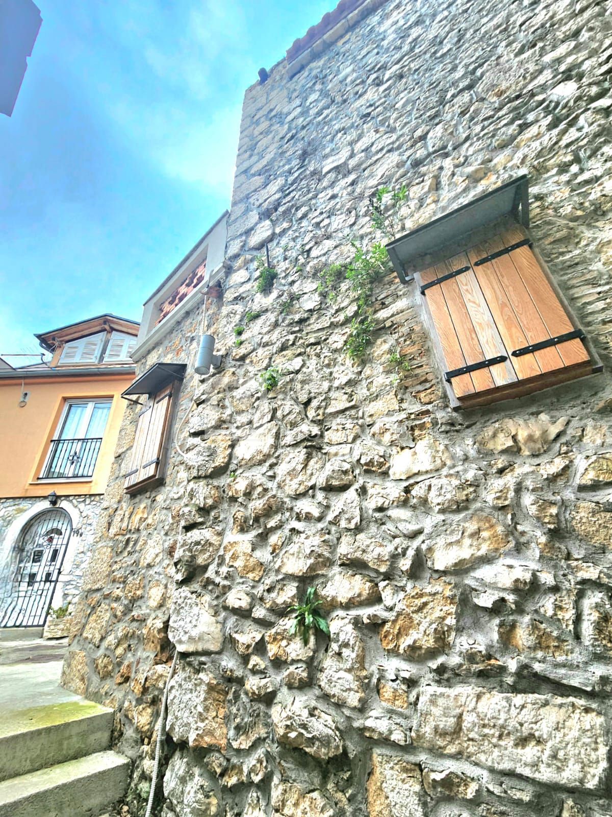 NOVI VINODOLSKI - prenovljena kamnita hiša v središču mesta