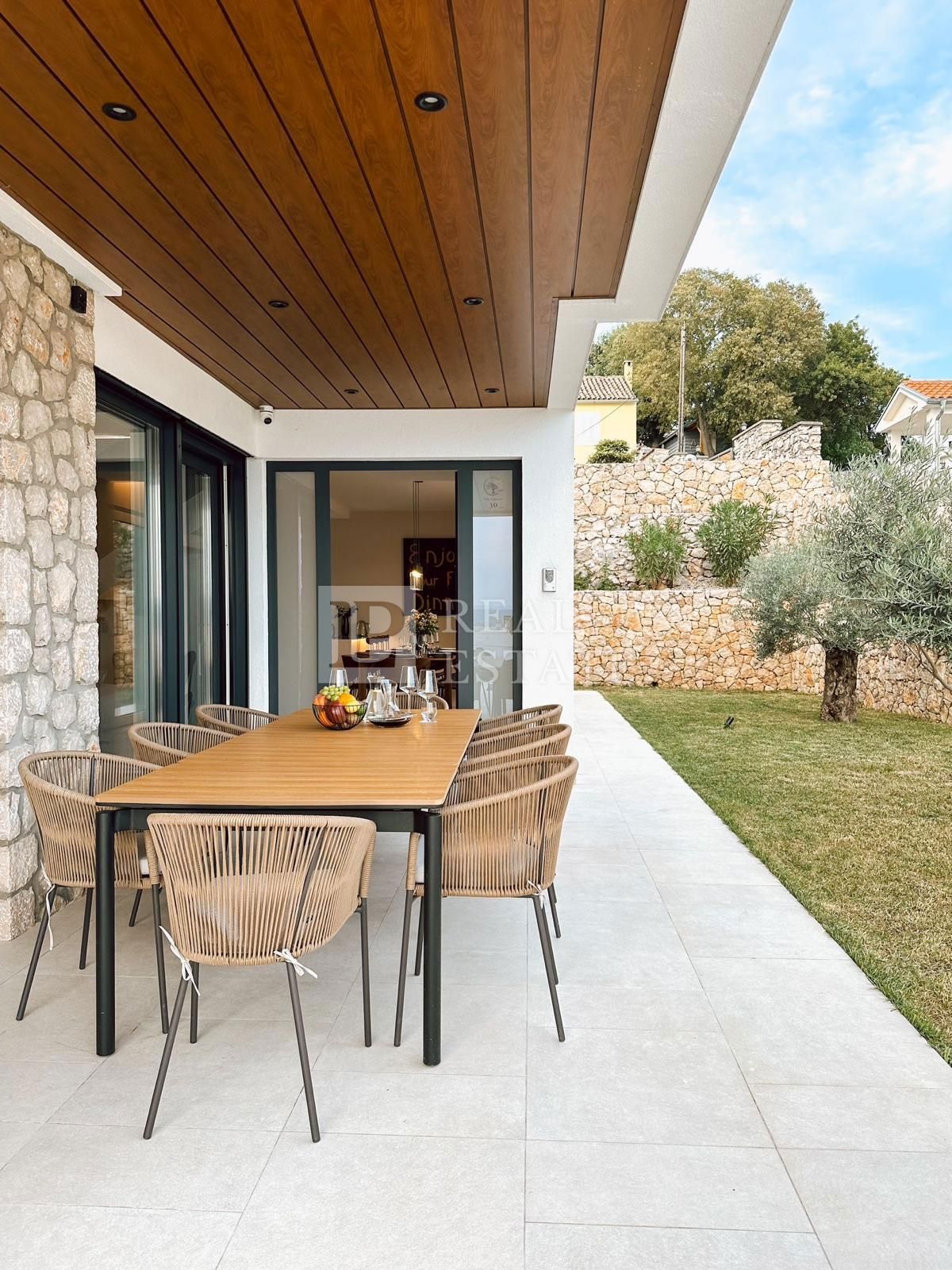 CRIKVENICA - moderna vila z bazenom