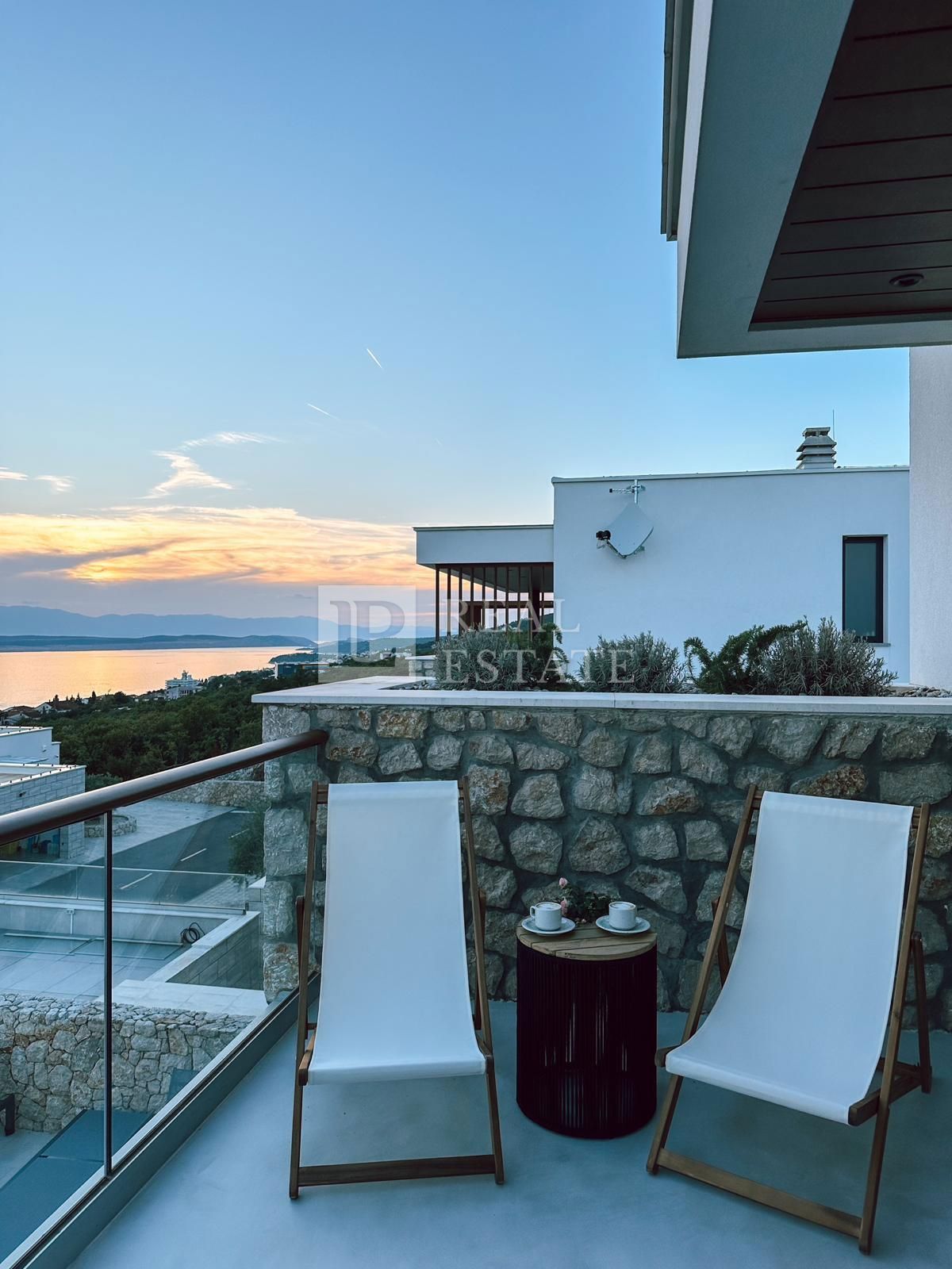 CRIKVENICA - moderna vila z bazenom