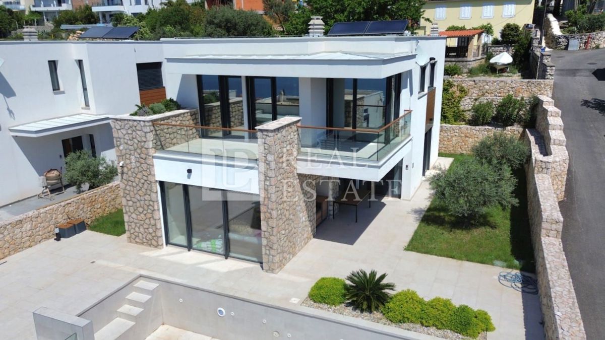 CRIKVENICA - moderna vila z bazenom