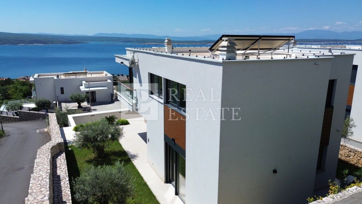 CRIKVENICA - moderna vila z bazenom