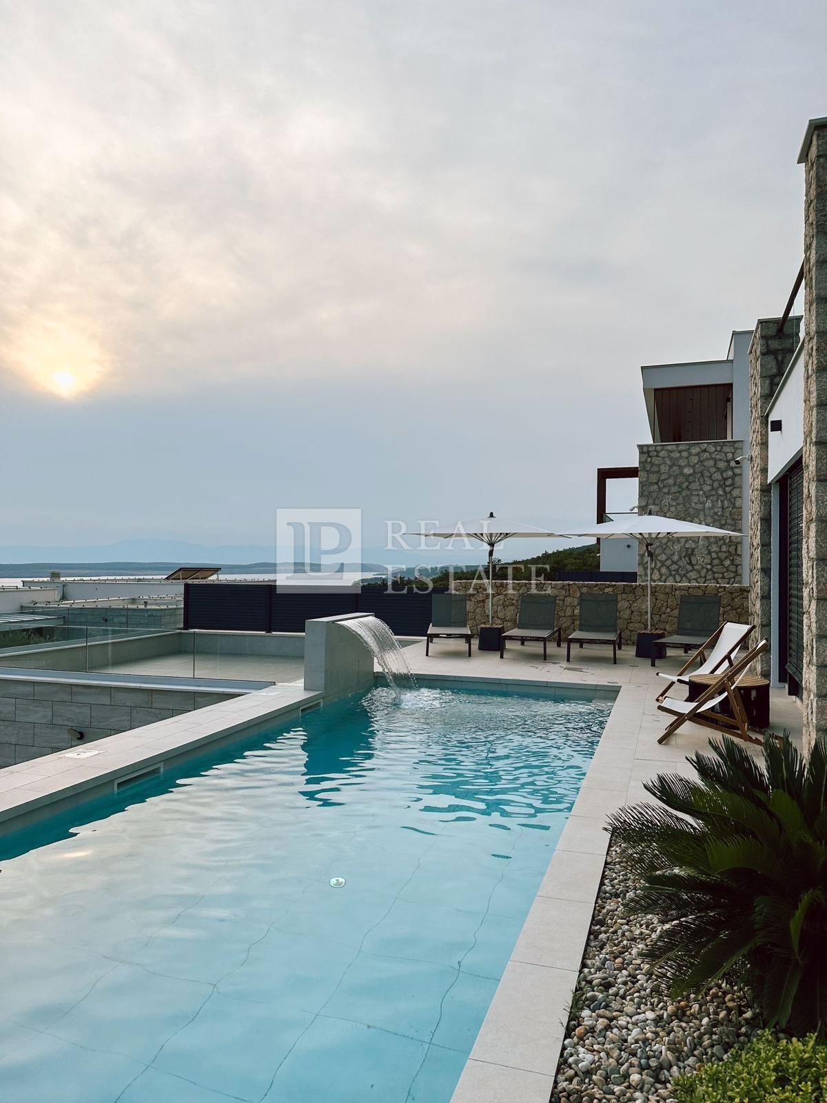 CRIKVENICA - moderna vila z bazenom