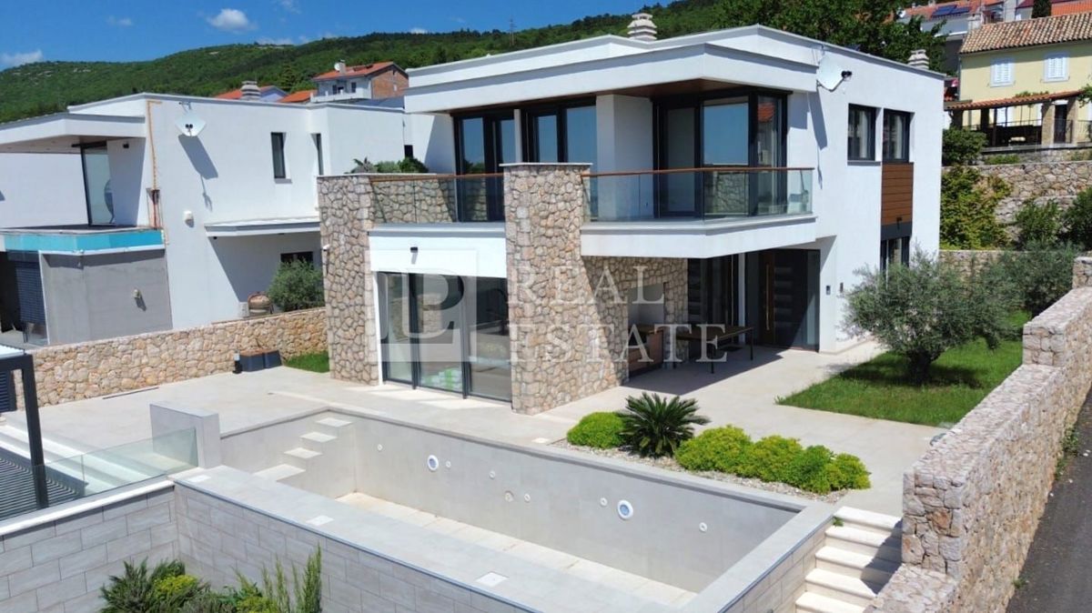CRIKVENICA - moderna vila z bazenom