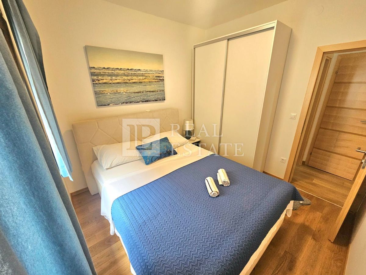 CRIKVENICA - EKSKLUZIVNA PRODAJA - atraktivno stanovanje s teraso in zasebnim parkirnim mestom