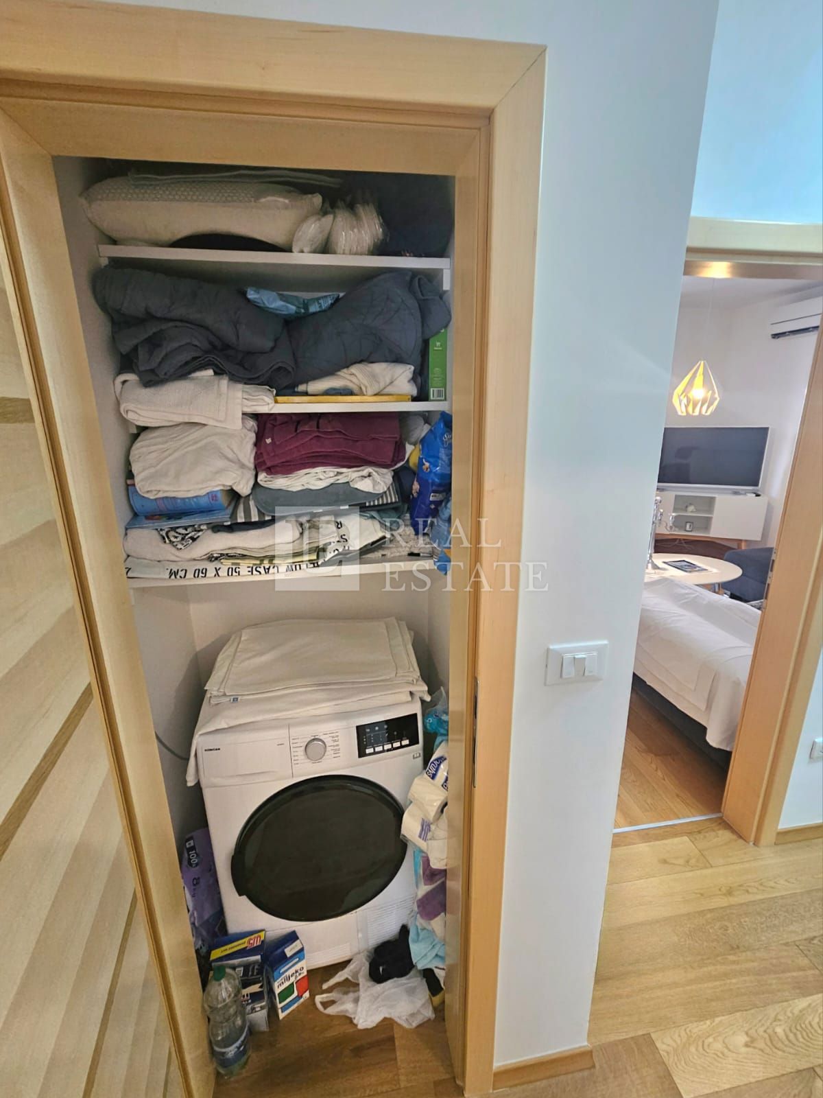 CRIKVENICA - EKSKLUZIVNA PRODAJA - atraktivno stanovanje s teraso in zasebnim parkirnim mestom