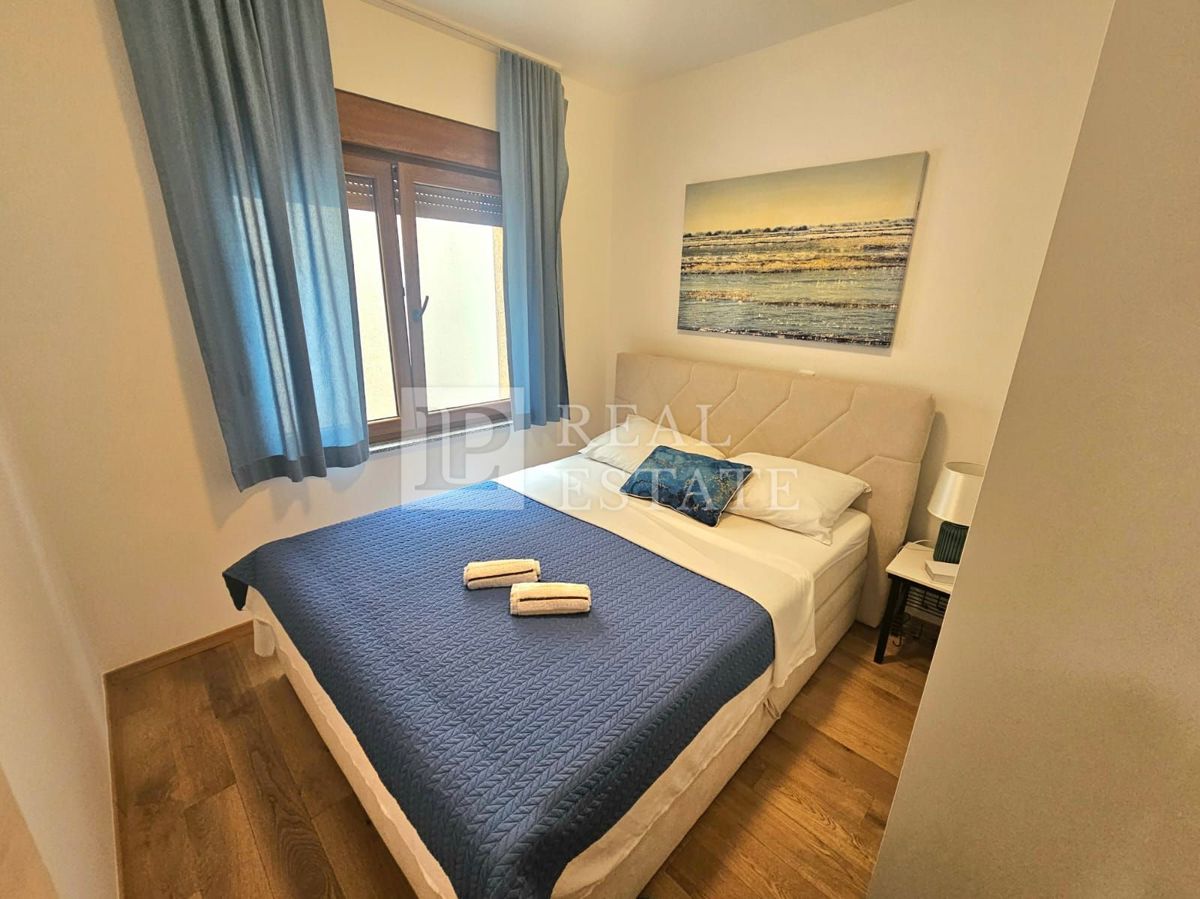 CRIKVENICA - EKSKLUZIVNA PRODAJA - atraktivno stanovanje s teraso in zasebnim parkirnim mestom