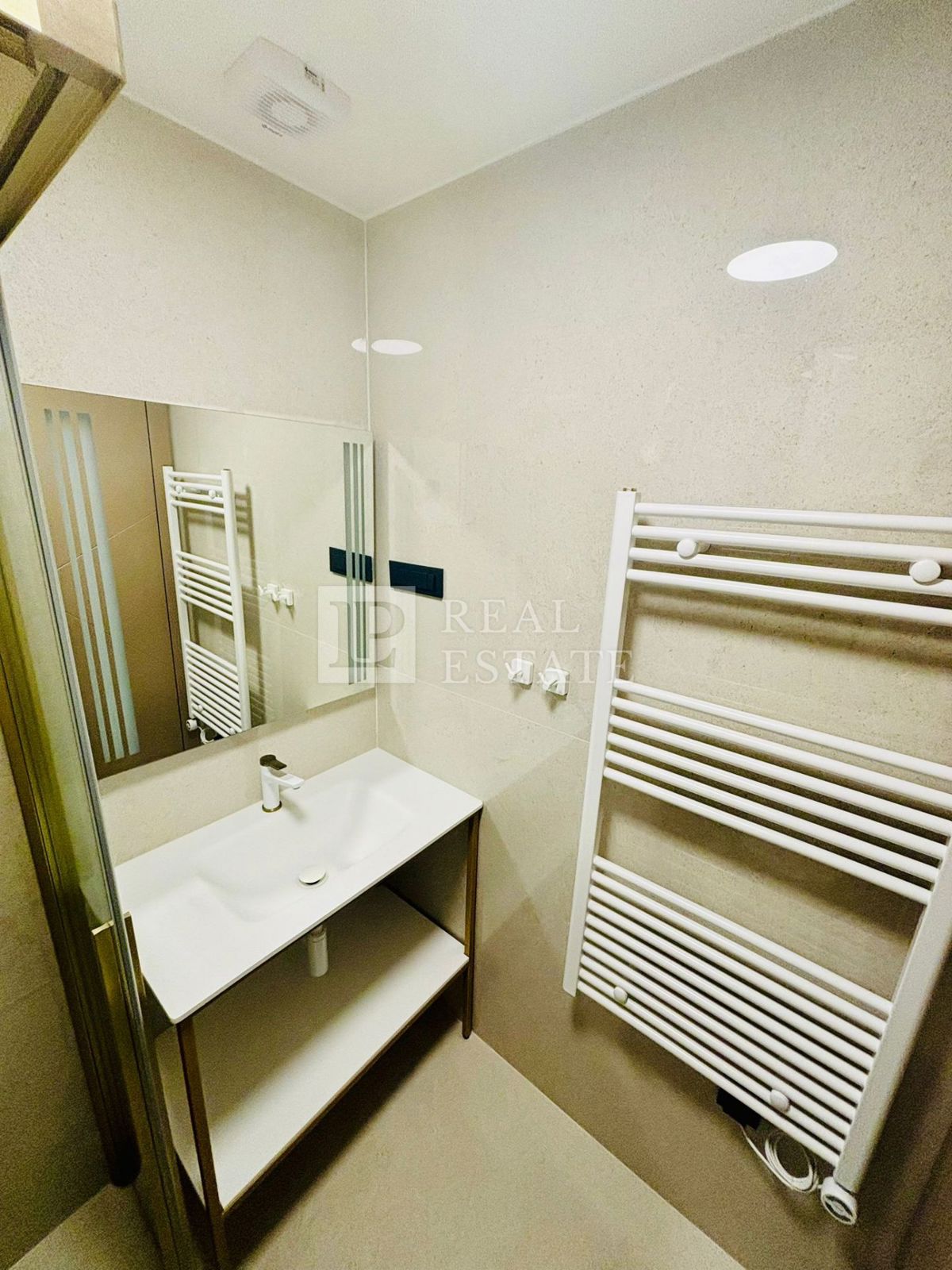 CRIKVENICA - privlačno stanovanje v luksuznem hotelskem kompleksu