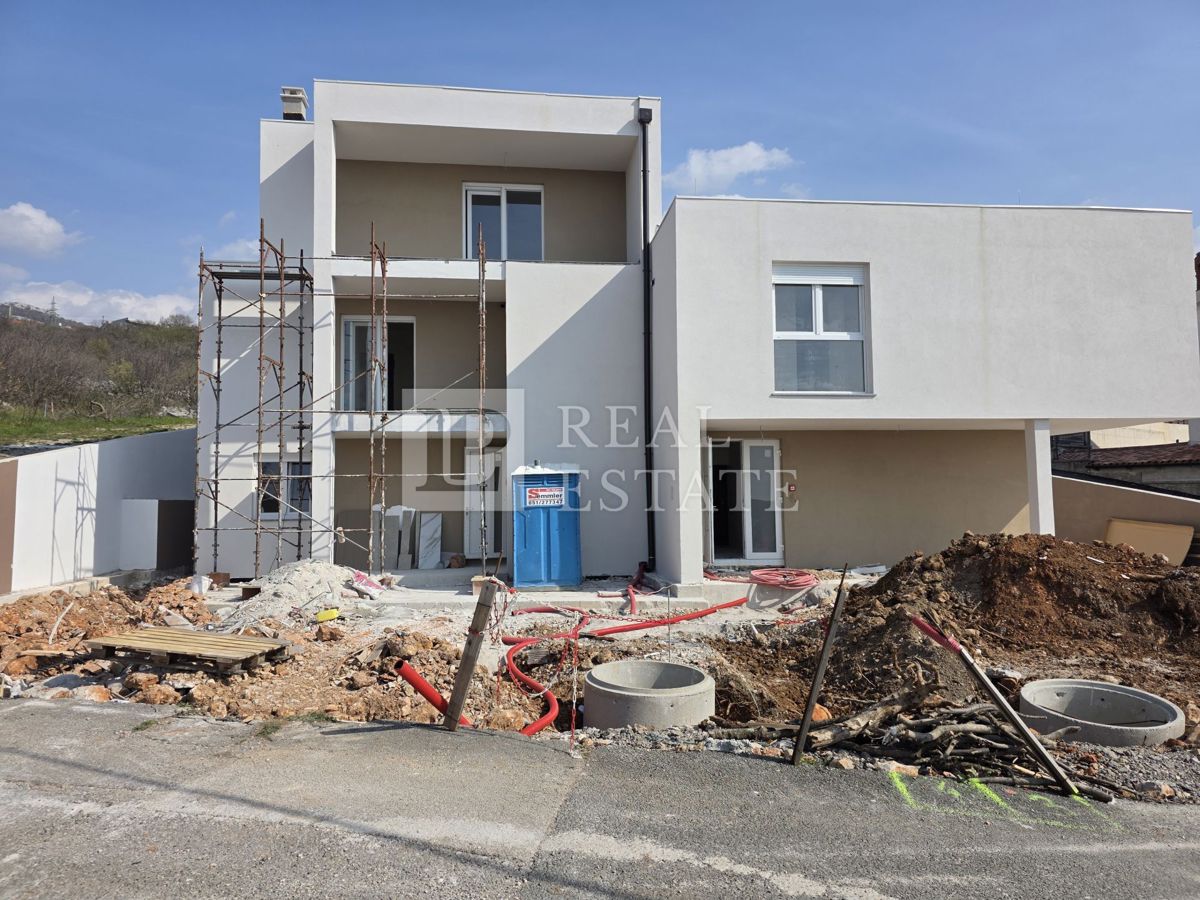 HRELJIN - dvosobno luksuzno stanovanje s teraso v novogradnji