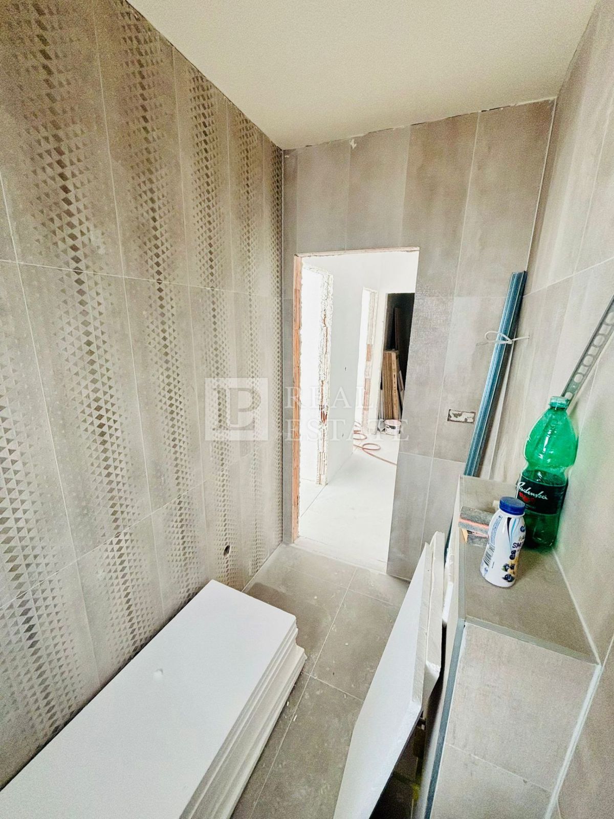 HRELJIN - dvosobno luksuzno stanovanje s teraso v novogradnji