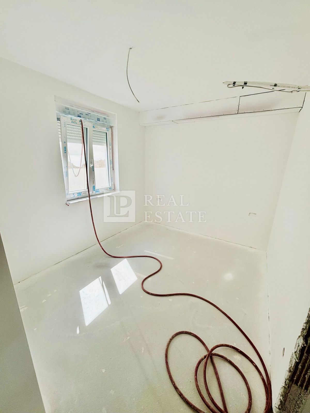 HRELJIN - dvosobno luksuzno stanovanje s teraso v novogradnji