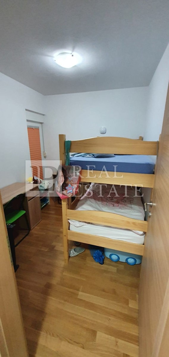 SELCE - apartma z bazenom in pogledom na morje