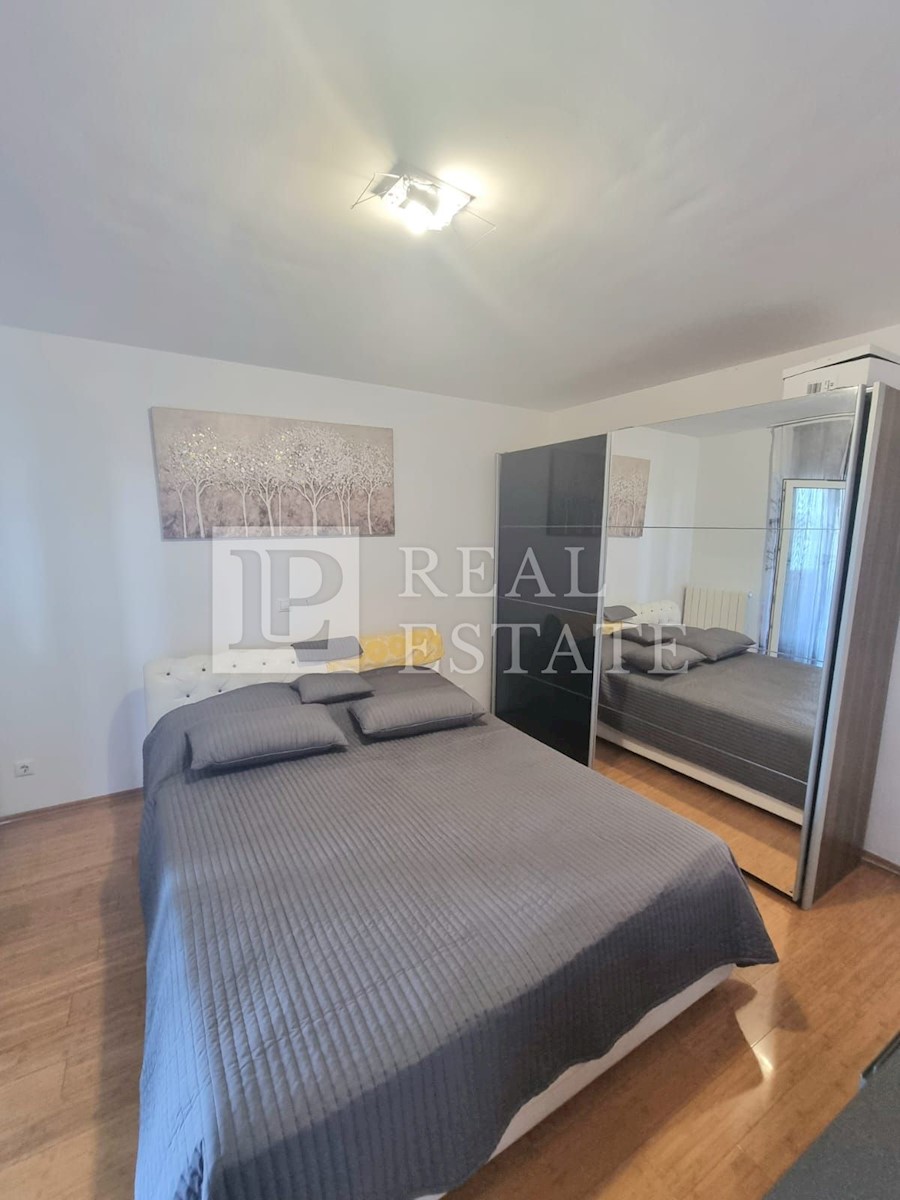 CRIKVENICA - moderno opremljen apartma 125 m2 s pogledom na morje