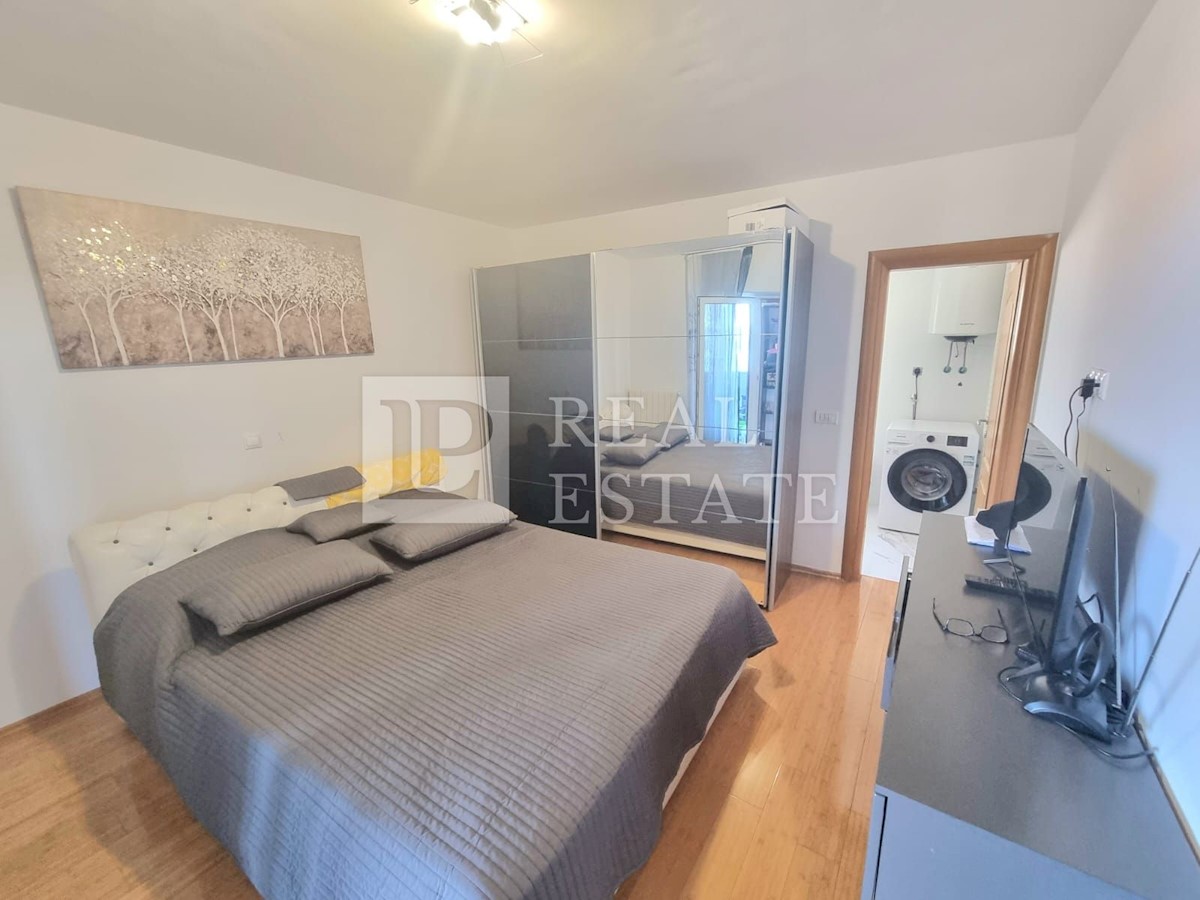 CRIKVENICA - moderno opremljen apartma 125 m2 s pogledom na morje