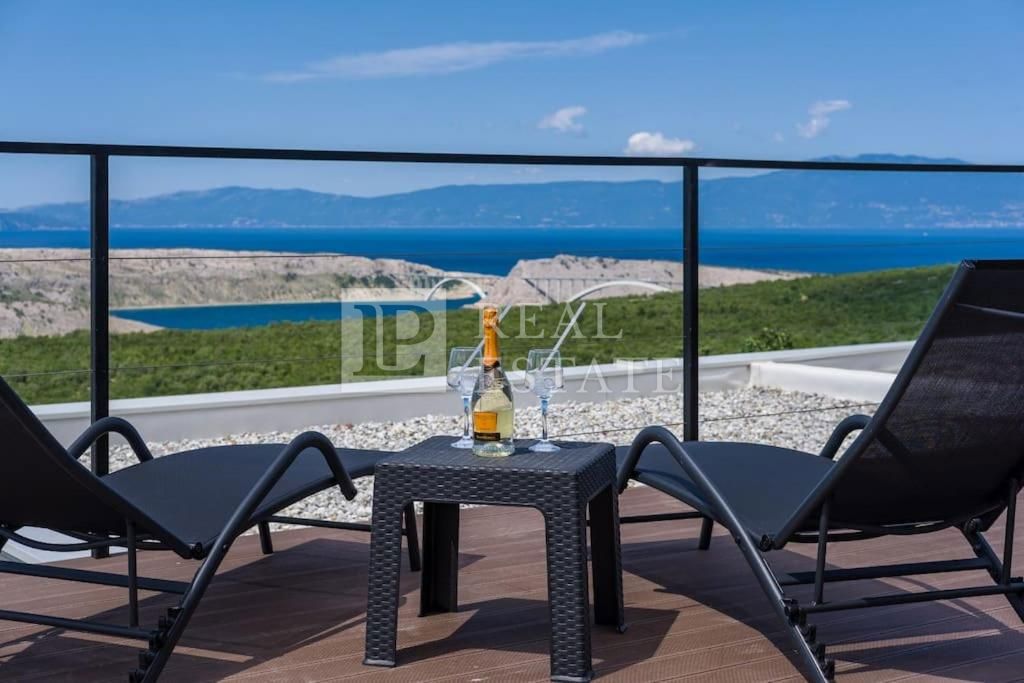 ŠMRIKA - moderna vila z bazenom