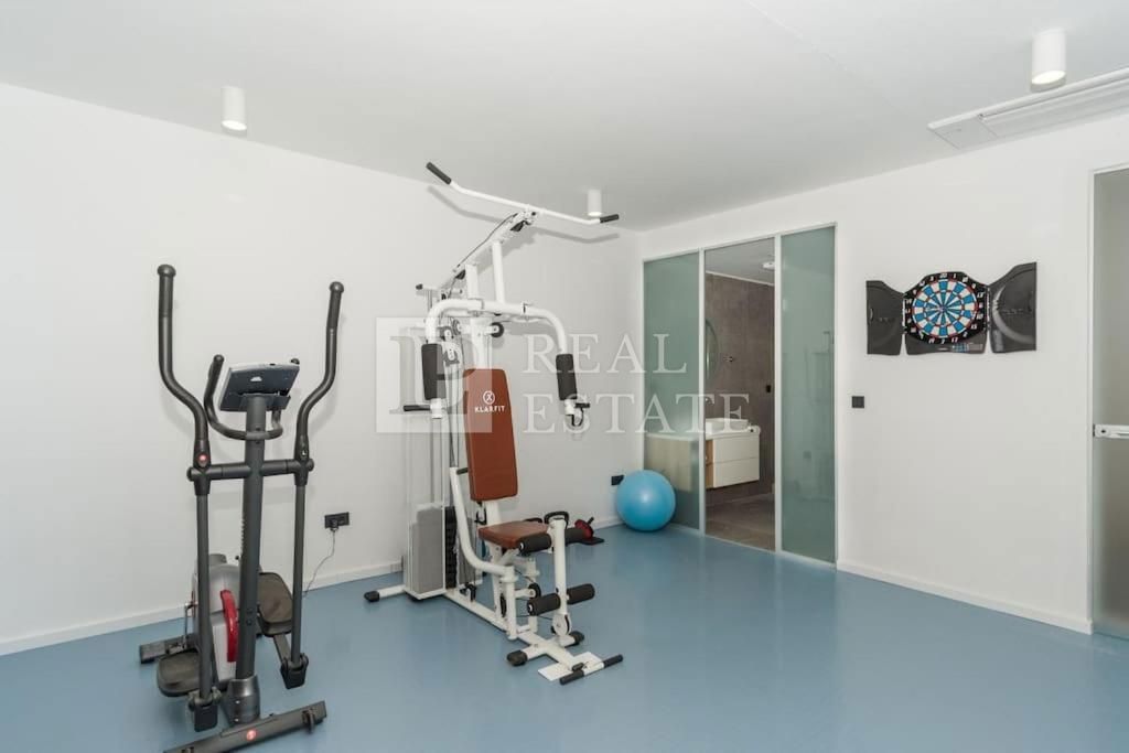 ŠMRIKA - moderna vila z bazenom